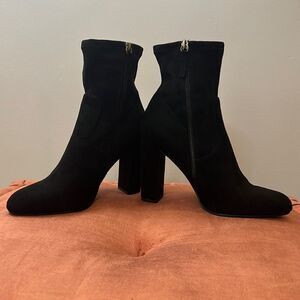 NWOT  Steve Madden Black Sueded High Ankle Boots - Size 10M